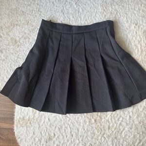 Black pleated mini skirt